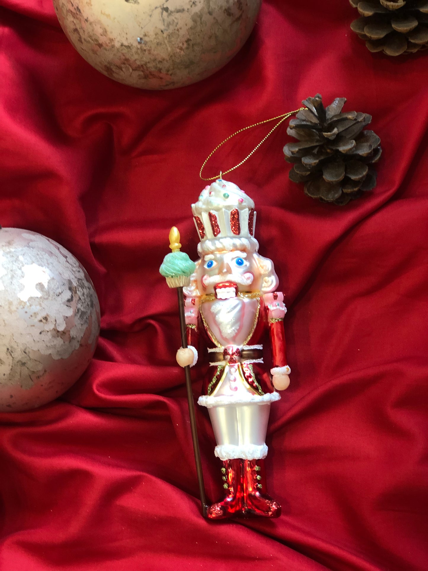 Enzo De Gasperi, Soldatino verde di Natale in vetro da appendere, h19 cm