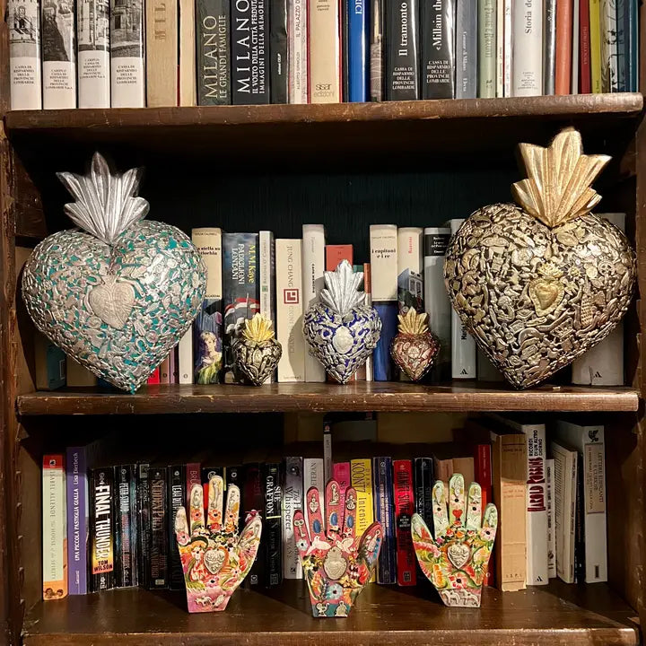 Pink Pampas, Mano artigianale messicana in legno dipinta con ex voto