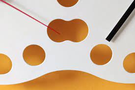 Cyrcus, orologio da parete Jetlag, acciaio laccato bianco, designer Alberto Ghirardello