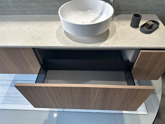 Casabath, mobile lavabo XS dogato noce walnut, top marmo cresma di luna e lavabo in appoggio in Monolith