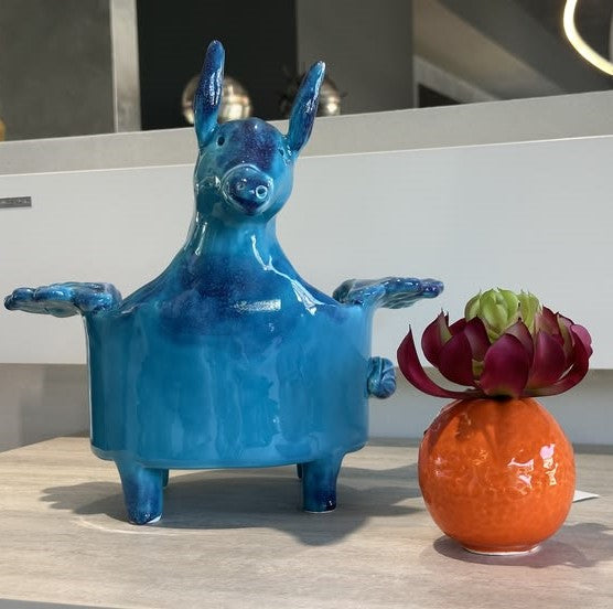 Patrizia Italiano, Vaso scultura siciliano Asino che vola fatto a mano in ceramica, medio, azzurro