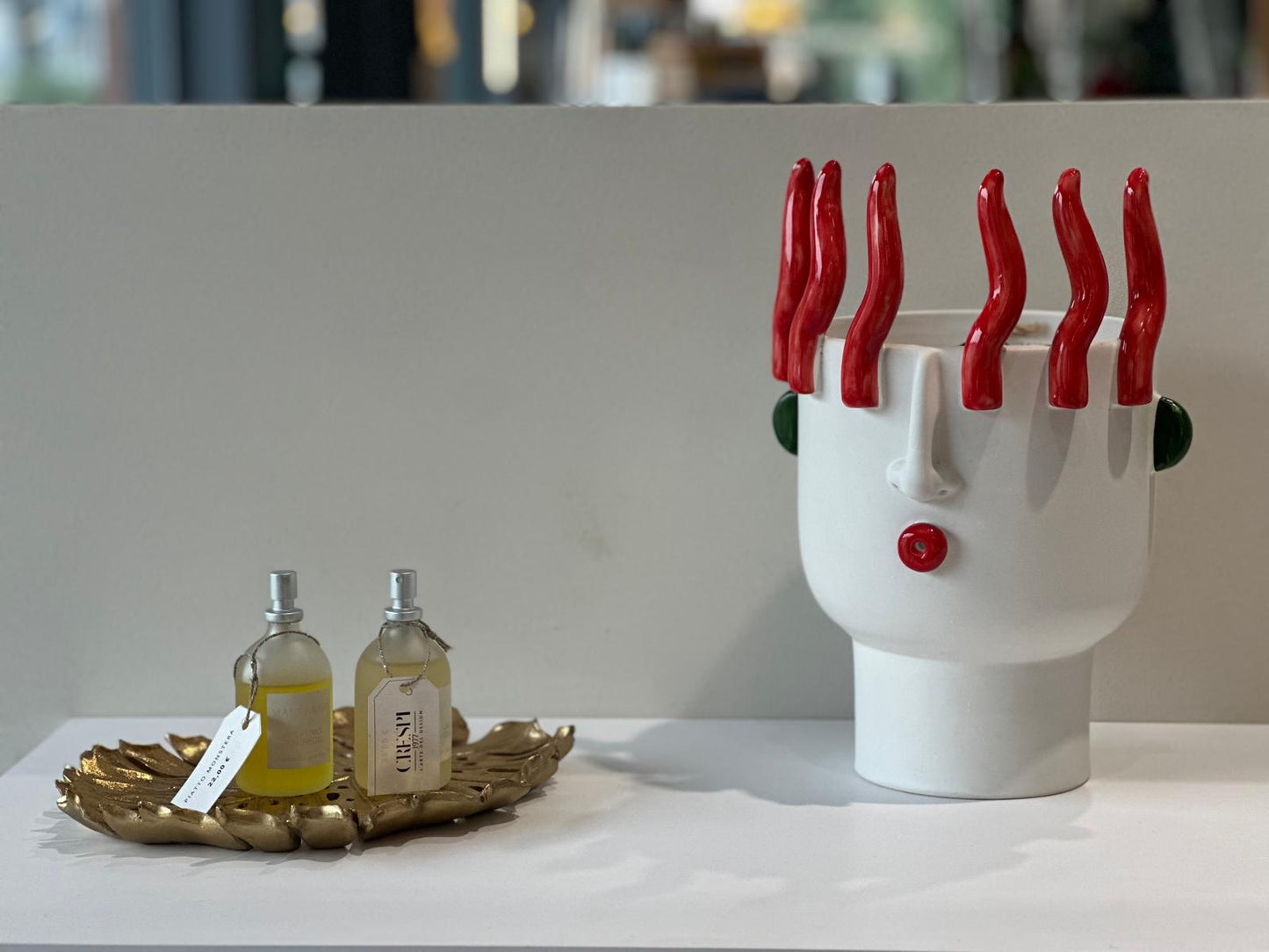 Patrizia Italiano, Vaso scultura siciliano TOTUCCIO con peperoncini fatto a mano in ceramica, medio