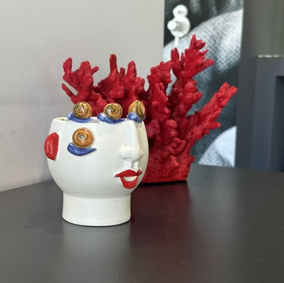 Patrizia Italiano, Vaso scultura siciliano testa Agostino il piccolino con lumache fatto a mano in ceramica