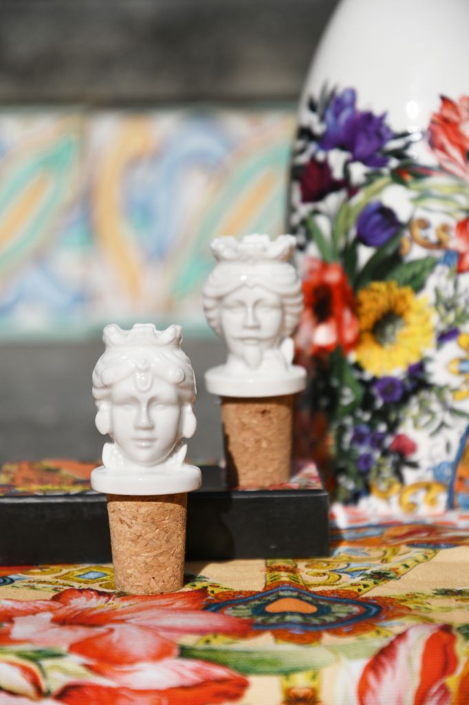 Baci Milano, tappo bottiglia Donna Bianco, linea B&R Milano Kitchen, porcellana e sughero, WOM.MIL03