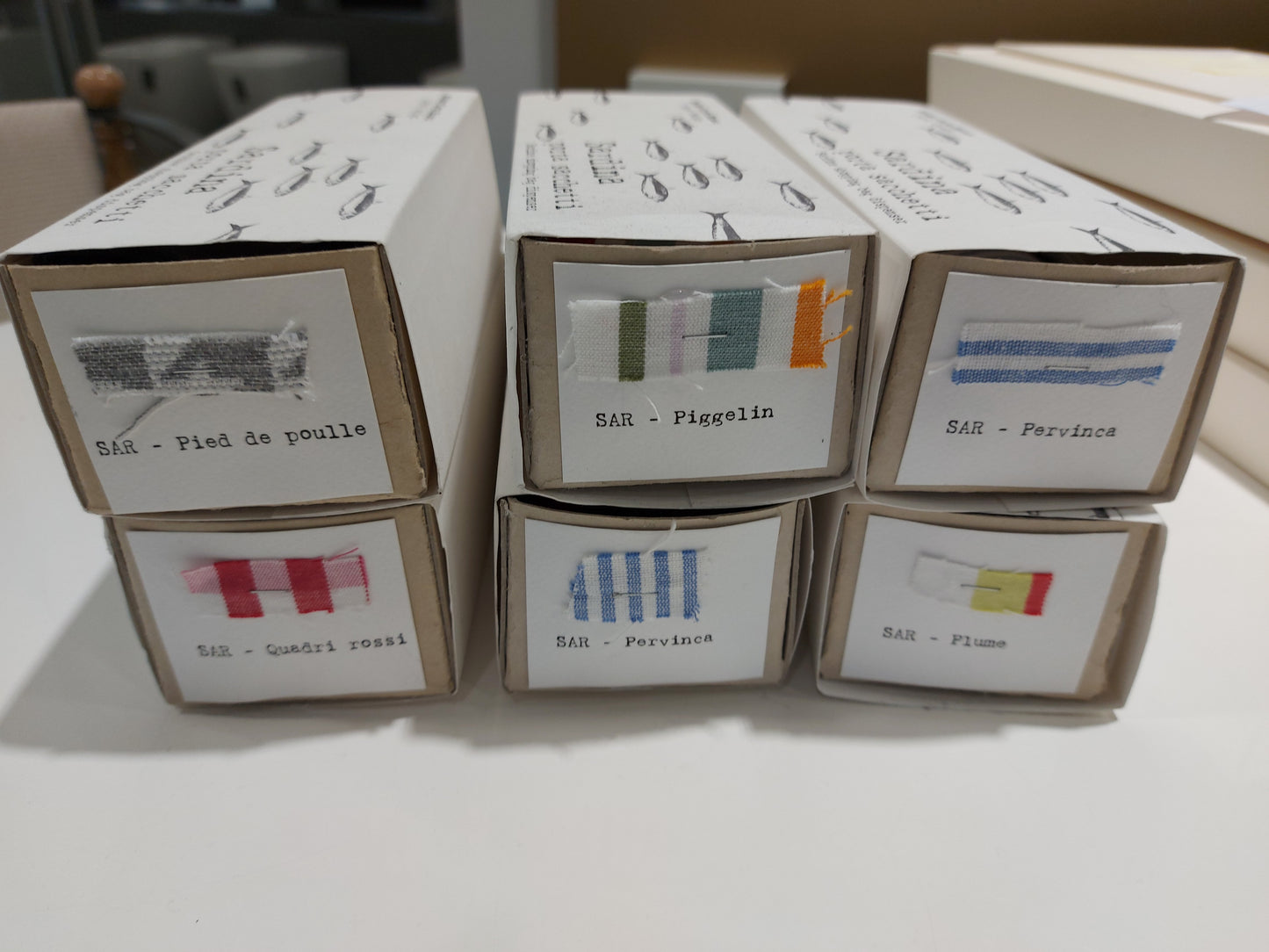 Atelier Carta Bianca, sardina porta sacchetti Piggelin, tessuto, 60x14 cm