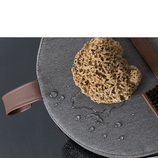 Ever life design, pouf Roll resistente all'acqua, tessuto grigio basalto melange impermeabile e maniglia marrone