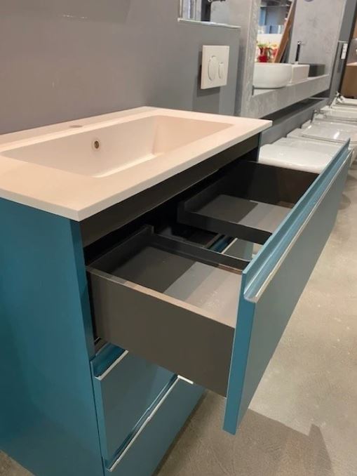 Ideagroup, mobile lavabo a terra System laccato opaco blu rana con top + lavabo integrato in Mineralsolid bianco opaco L80 cm