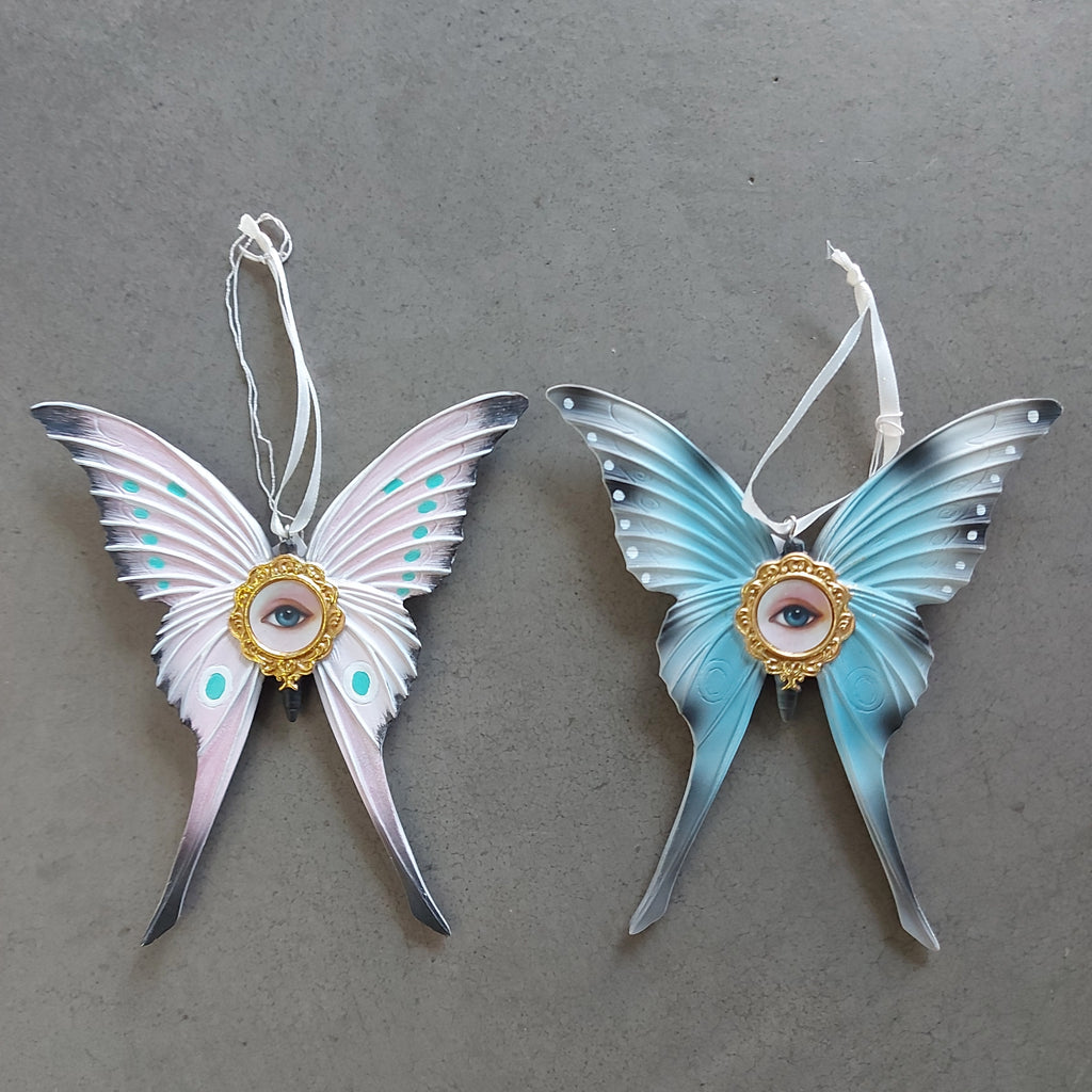 Enzo De Gasperi, set 2 decorazioni farfalle con occhio, resina, h15