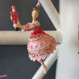 Enzo De Gasperi, set 2 decorazioni soldatino+ballerina rosa, resina, h13 cm