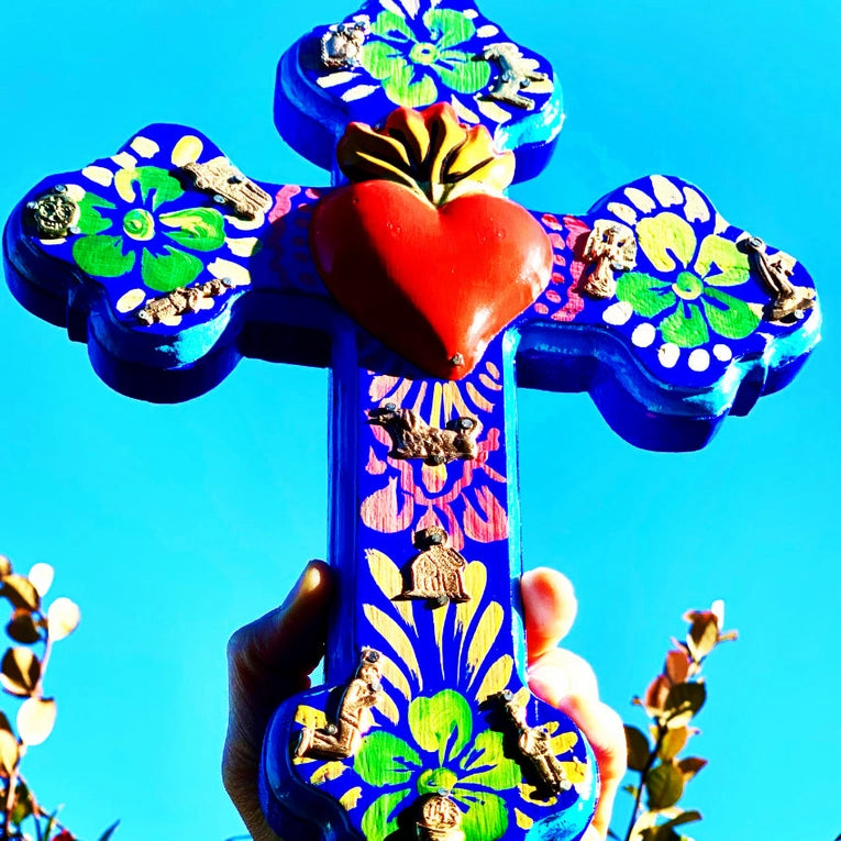 Pink Pampas, Croce Folk Ex Voto messicana artigianale in legno con cuore