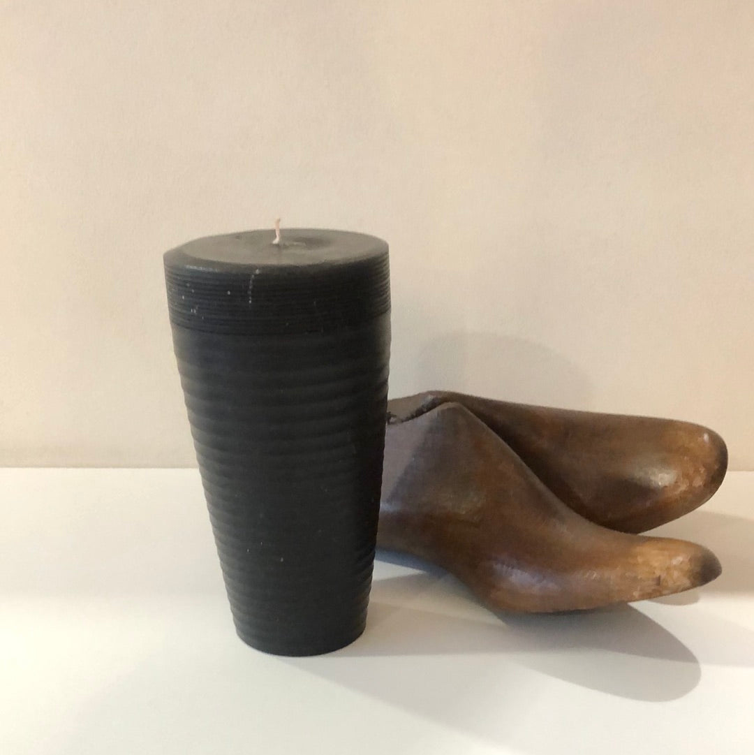 Un Giardino, black candle with truncated cone d6 x h17 cm