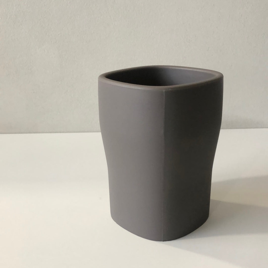 Geelli, Bicchiere portaspazzolino Grace in Gel colore tortora, Monica Graffeo, GGR-BIC-C20