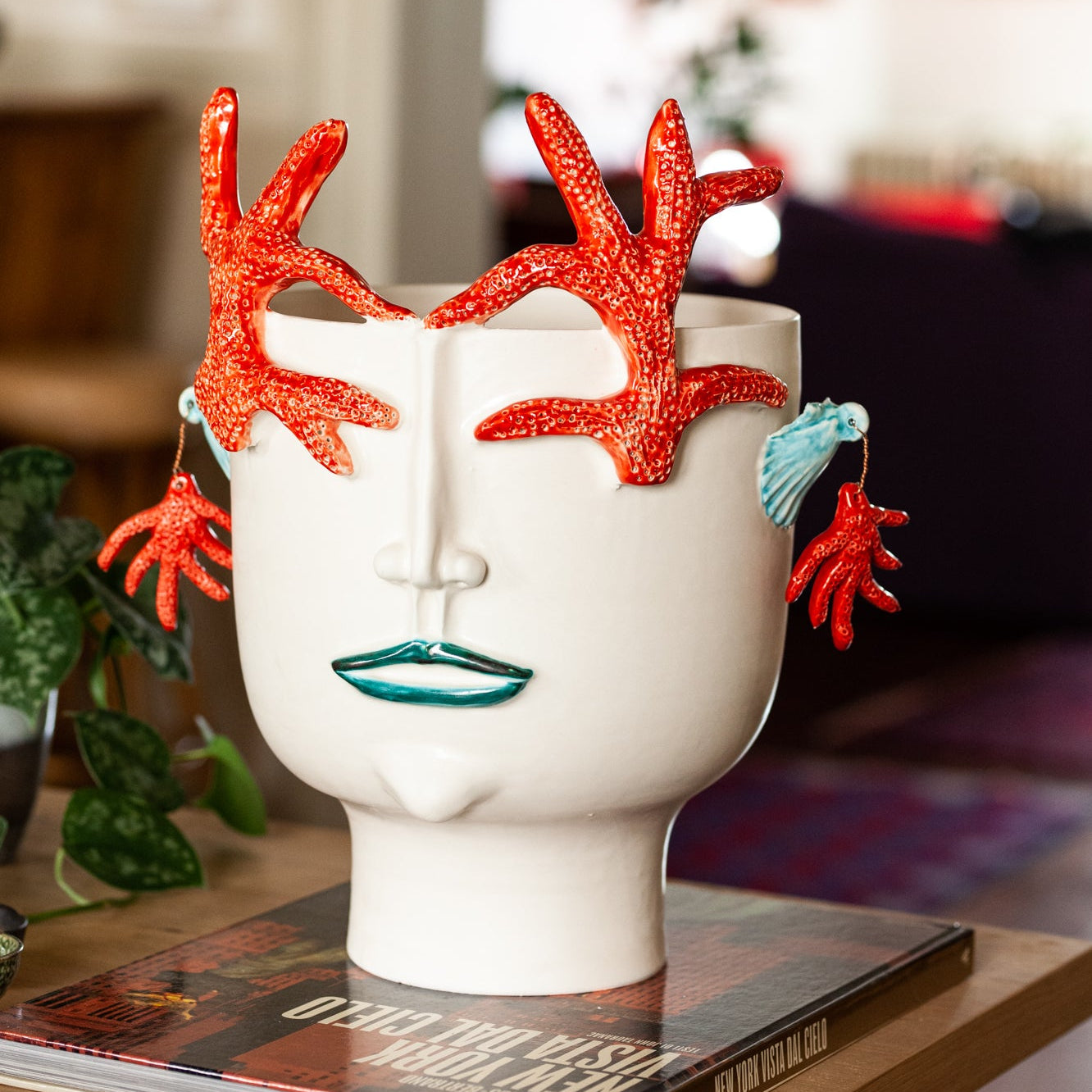 Patrizia Italiano, Vaso scultura siciliano LA CORALLINA CHE DIFENDE IL MARE fatto a mano in ceramica, medio