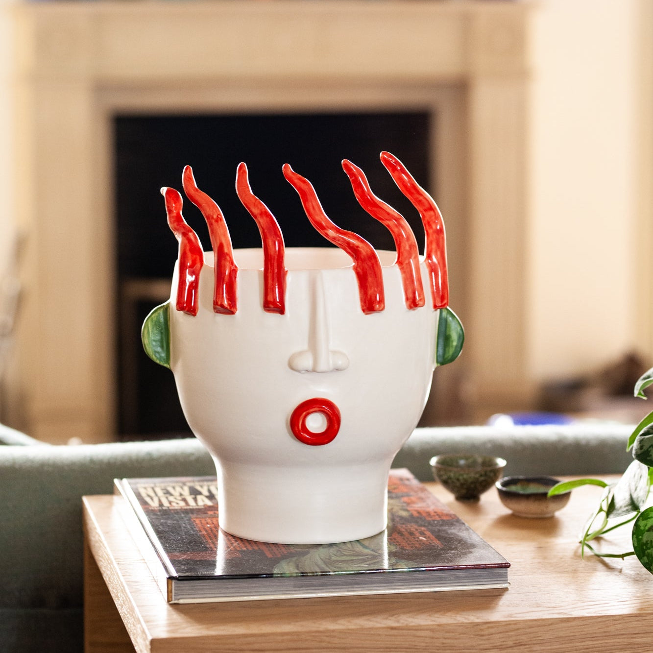 Patrizia Italiano, Vaso scultura siciliano TOTUCCIO con peperoncini fatto a mano in ceramica, medio