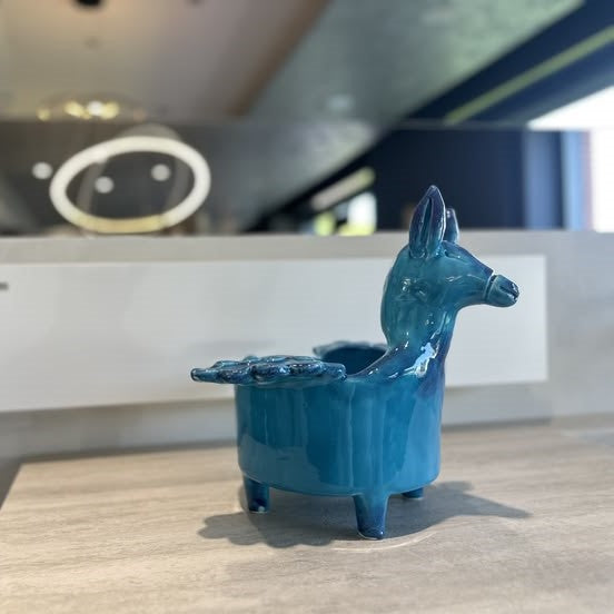 Patrizia Italiano, Vaso scultura siciliano Asino che vola fatto a mano in ceramica, medio, azzurro