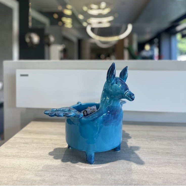 Patrizia Italiano, Vaso scultura siciliano Asino che vola fatto a mano in ceramica, medio, azzurro