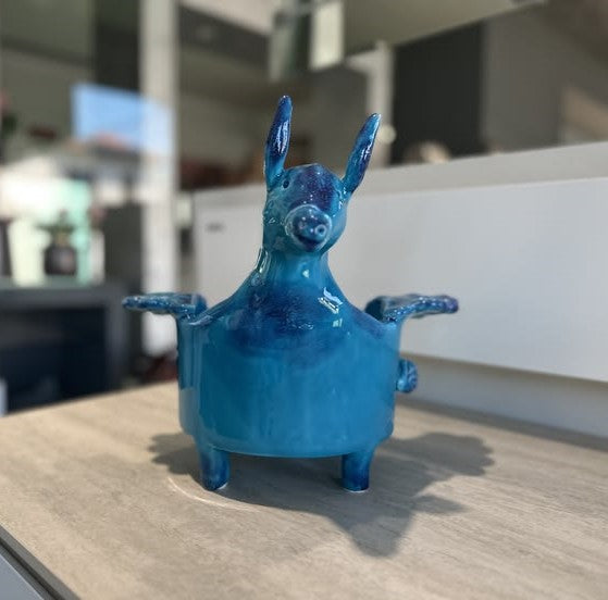 Patrizia Italiano, Vaso scultura siciliano Asino che vola fatto a mano in ceramica, medio, azzurro