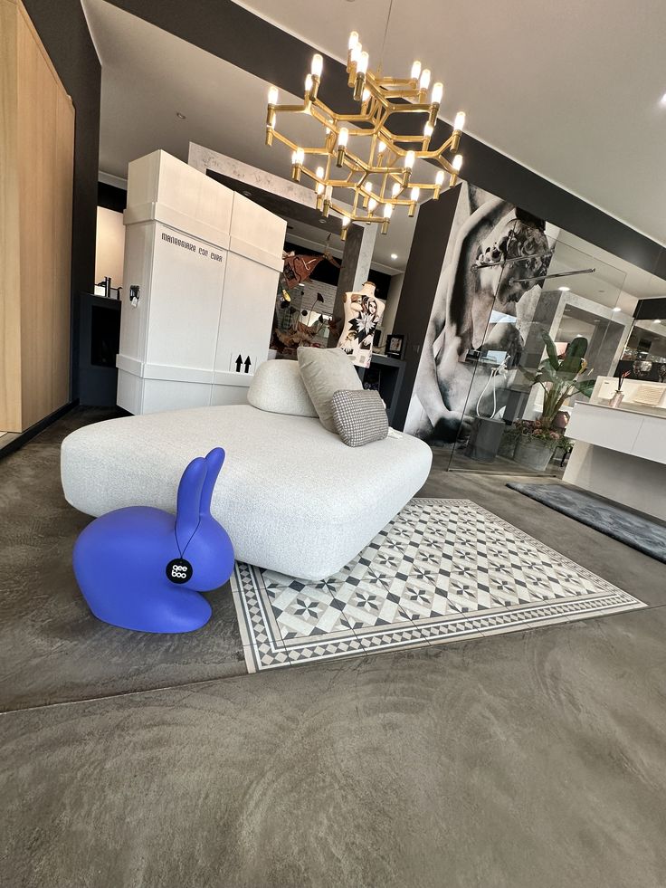 Qeeboo, sedia Rabbit per bambini blue violet