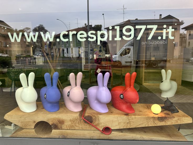 Qeeboo, sedia Rabbit per bambini blue violet