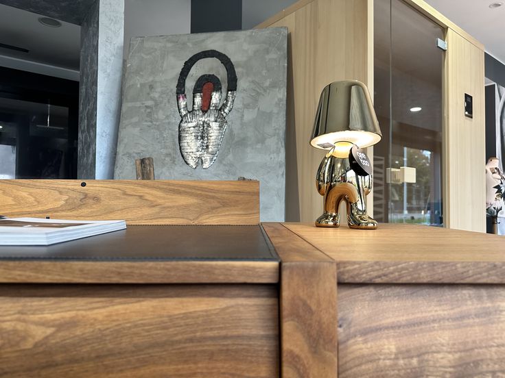 Qeeboo, lampada da tavolo Golden Brothers Tom oro