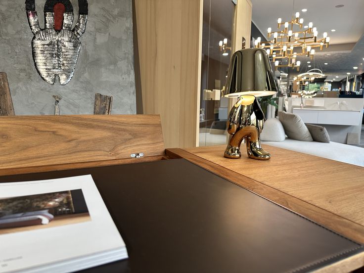 Qeeboo, lampada da tavolo Golden Brothers Tom oro