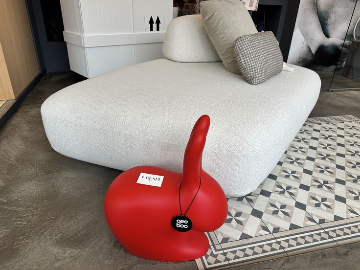 Qeeboo, sedia Rabbit per bambini Red