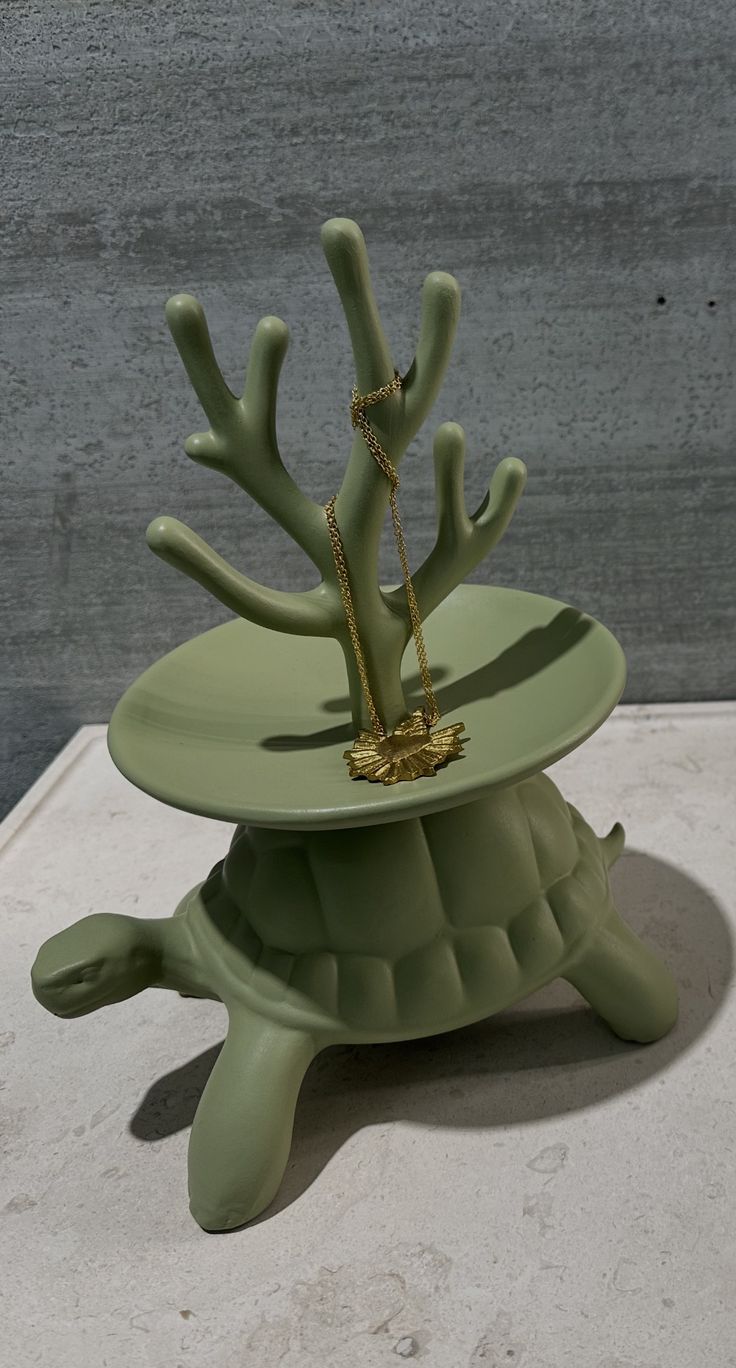 Qeeboo Turtle Carry XS JEWELRY TREE verde oliva, ceramica