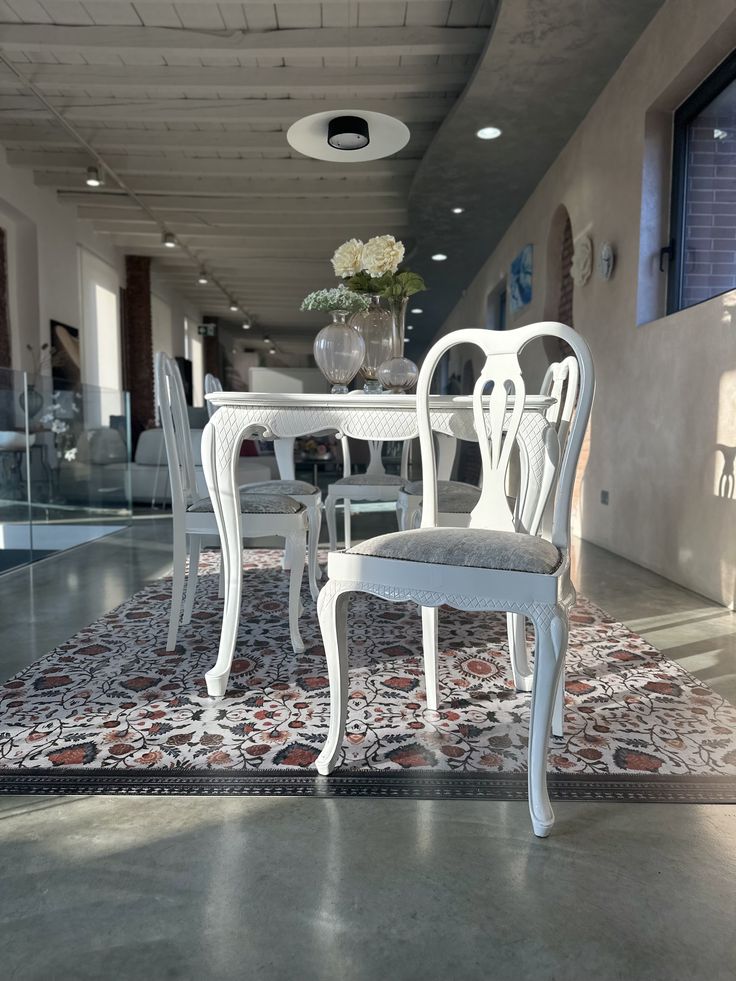 Set tavolo 180x90 cm con 6 sedie Classic Barocco bianco lucido