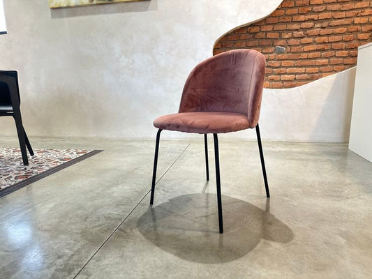 Enzo De Gasperi, set 4 sedie Puzzle velluto rosa e gambe metallo nero, h80x49x55