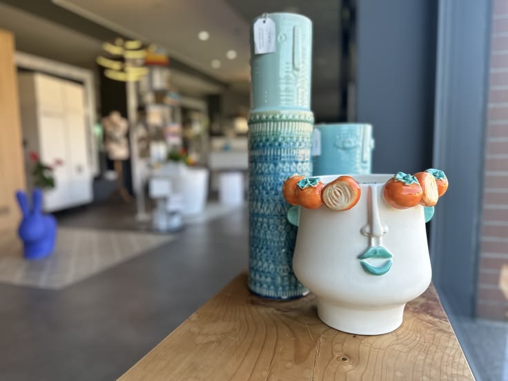 Patrizia Italiano, Vaso scultura siciliano testa Kaki di Misilmeri fatto a mano in ceramica, media