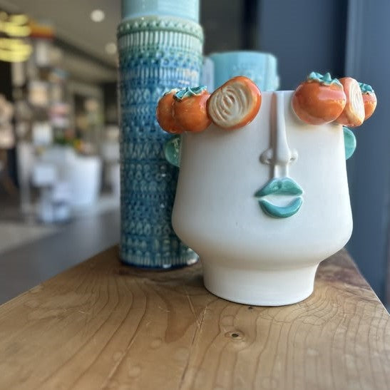 Patrizia Italiano, Vaso scultura siciliano testa Kaki di Misilmeri fatto a mano in ceramica, media