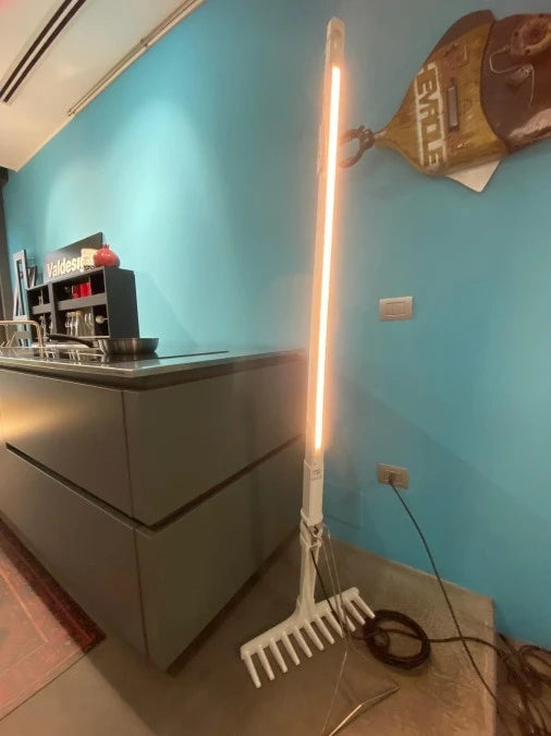 Karman, Lampada d'appoggio rastrello, collezione TOBIA, Matteo Ugolini, HP145 3R EXT