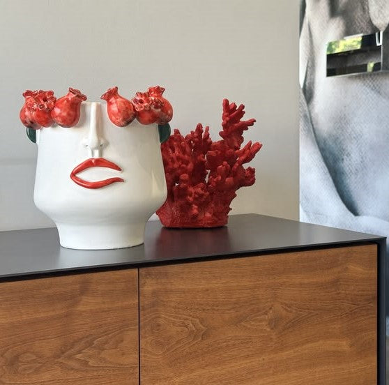 Patrizia Italiano, Vaso scultura siciliano testa Stefanina venditrice di melograni fatto a mano in ceramica, media
