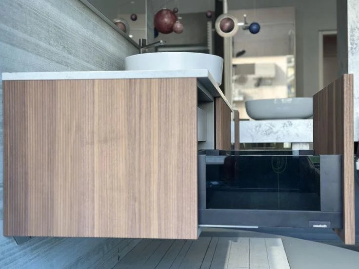 Casabath, mobile lavabo XS dogato noce walnut, top marmo cresma di luna e lavabo in appoggio in Monolith