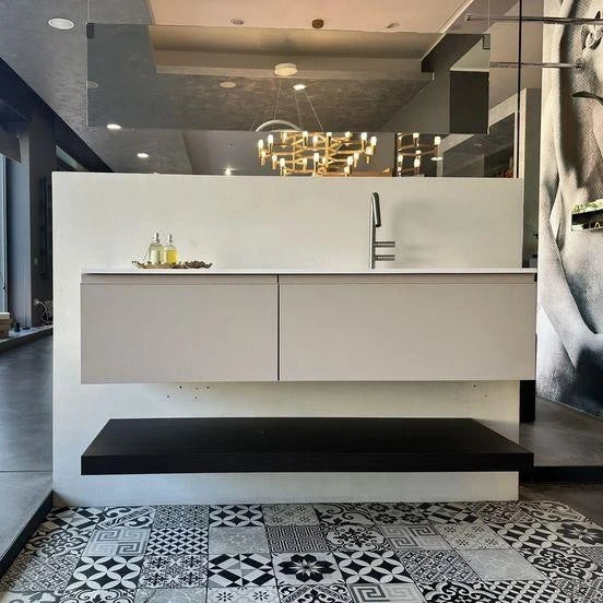 Ideagroup, mobile lavabo Mytime nobilitato grigio sabbia e top mineralsolid bianco opaco con lavabo integrato