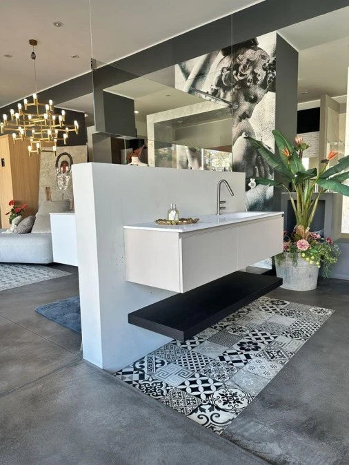 Ideagroup, mobile lavabo Mytime nobilitato grigio sabbia e top mineralsolid bianco opaco con lavabo integrato