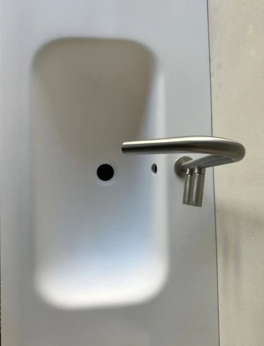Ideagroup, mobile lavabo Mytime nobilitato grigio sabbia e top mineralsolid bianco opaco con lavabo integrato