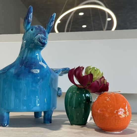 Patrizia Italiano, Vaso scultura siciliano Asino che vola fatto a mano in ceramica, medio, azzurro