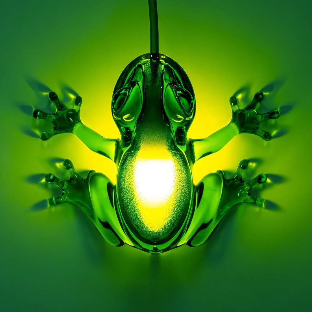 Qeeboo, lampada da tavolo/parete Hungry Frog Smeraldo con cavo