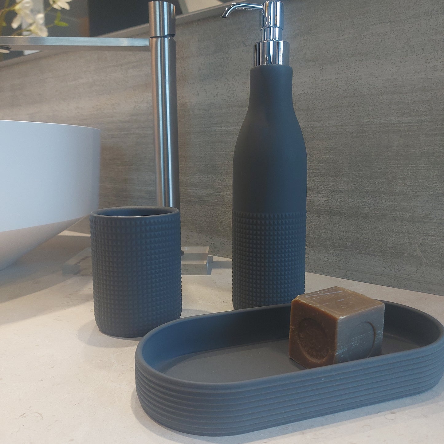 Geelli, bicchiere Principe di Bolle in gel colore grigio ombra, designer Monica Graffeo, GRB-PRI-C18