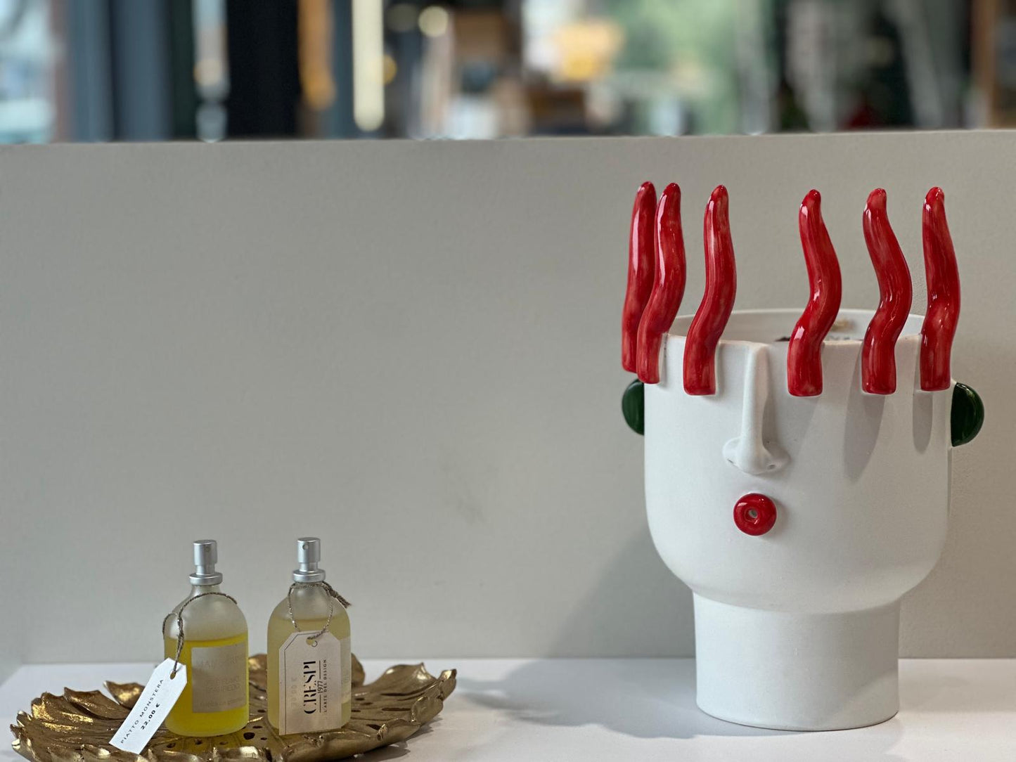 Patrizia Italiano, Vaso scultura siciliano TOTUCCIO con peperoncini fatto a mano in ceramica, medio