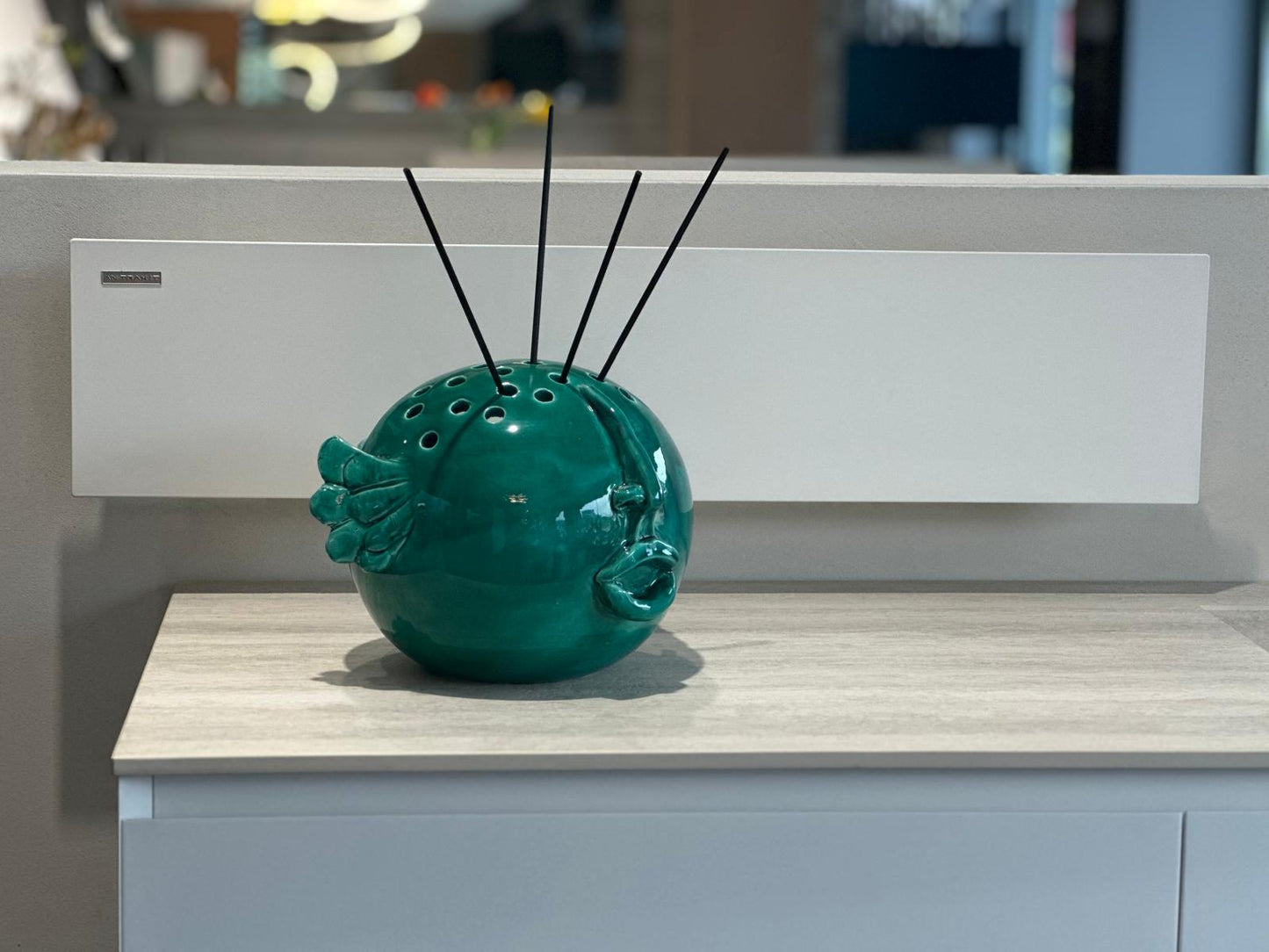Patrizia Italiano, Vaso scultura angelo portafiori verde fatto a mano in ceramica