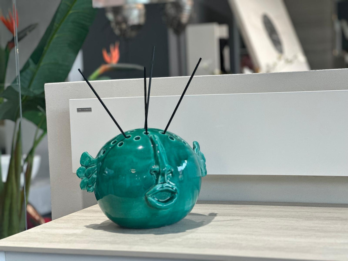 Patrizia Italiano, Vaso scultura angelo portafiori verde fatto a mano in ceramica