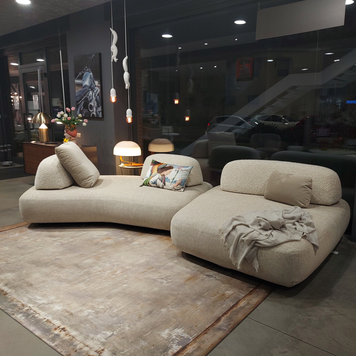 Art Nova, divano Curve tessuto beige con schienali mobili e chaise longue