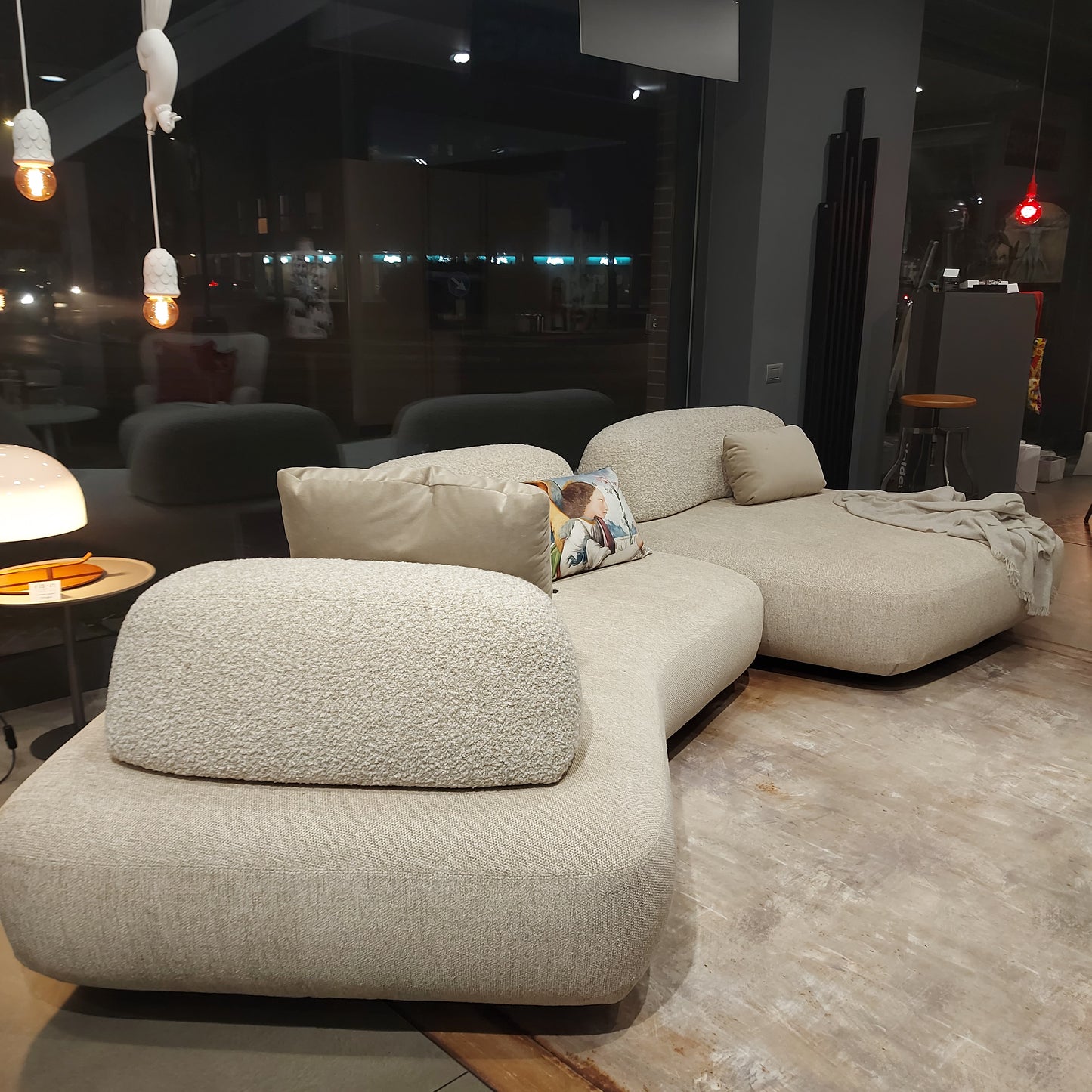 Art Nova, divano Curve tessuto beige con schienali mobili e chaise longue