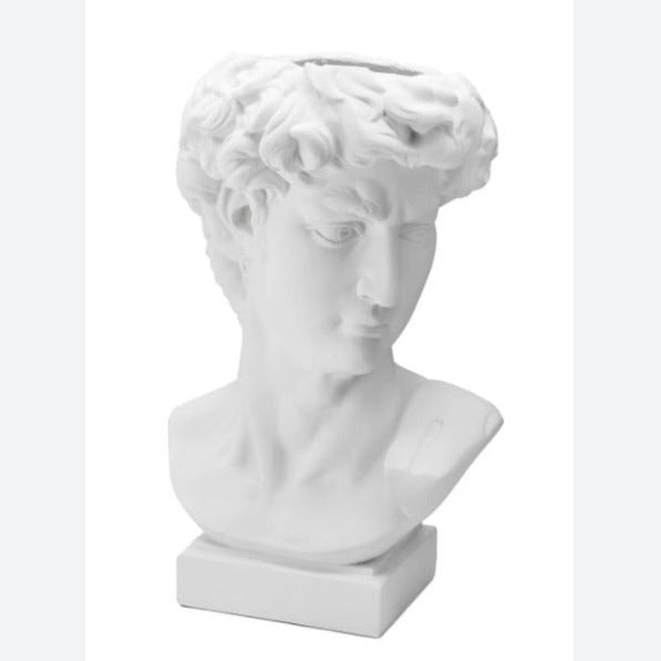 Abhika, vaso Adone David bianco, resina, h64x42x36 cm