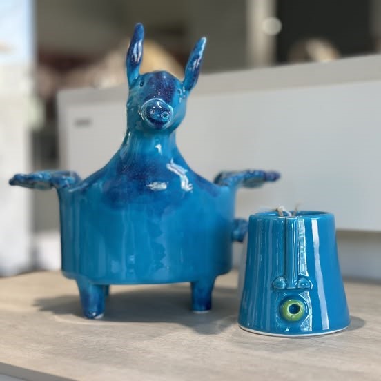 Patrizia Italiano, Vaso scultura siciliano Asino che vola fatto a mano in ceramica, medio, azzurro