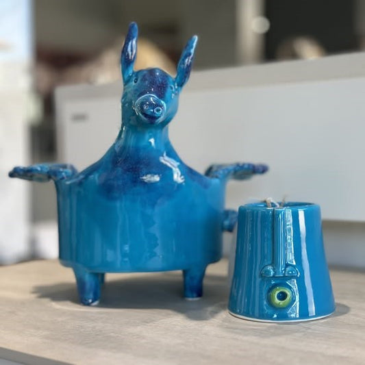 Patrizia Italiano, Vaso scultura siciliano Asino che vola fatto a mano in ceramica, medio, azzurro