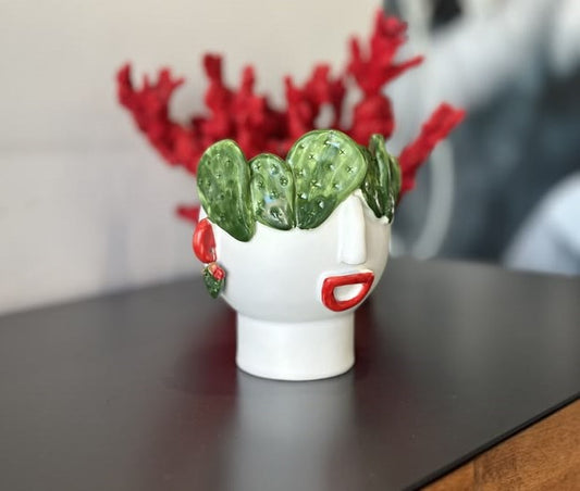 Patrizia Italiano, Vaso scultura siciliano testa la Carmelina Piccolina con orecchini fatto a mano in ceramica