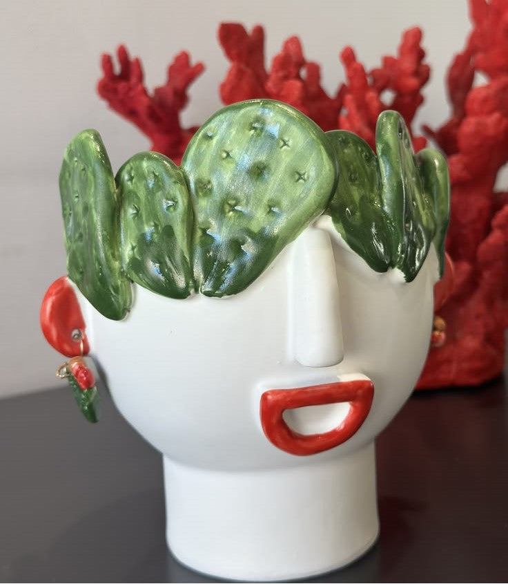 Patrizia Italiano, Vaso scultura siciliano testa la Carmelina Piccolina con orecchini fatto a mano in ceramica